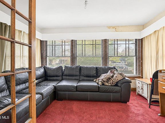 5th image of 1037 Prospect Ave