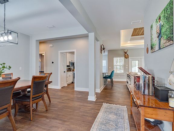 3rd image of 1105 Lompoc Ct