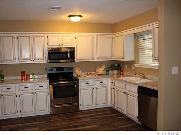 2nd image of 901 Woods Ct