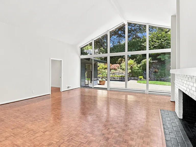 820 Eucalyptus Ave — Photo 7
