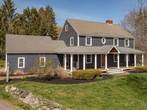 27 Coach Road, Stratham, NH 03885