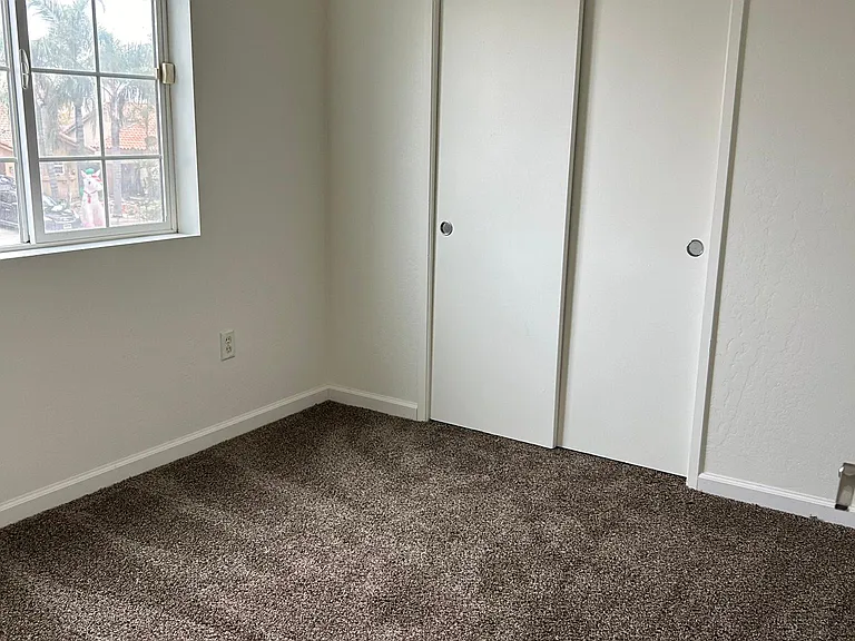 601 E Hosking Ave #2B — Photo 29