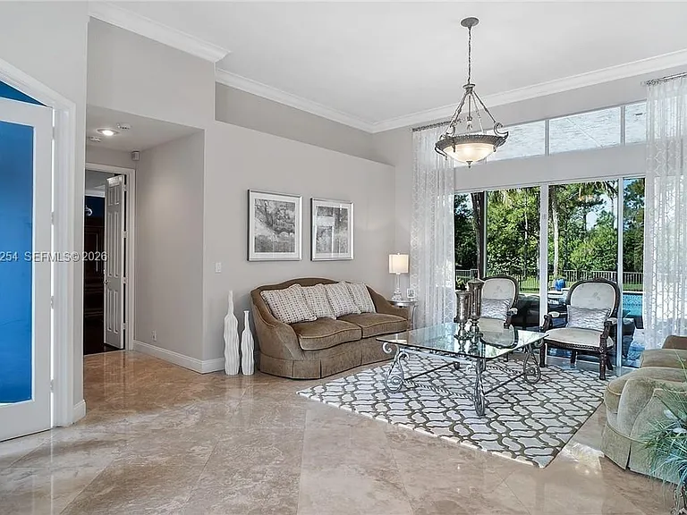 6807 NW 66th Way — Photo 8