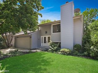 6421 Woodsbriar Ct, Lisle, IL 60532
