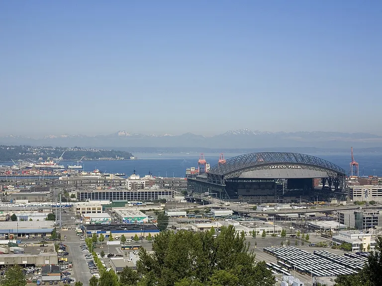 Beacon View Apartments Baseball Stadium and City View