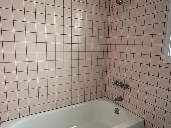5th image of 4810 Iroquois Ave