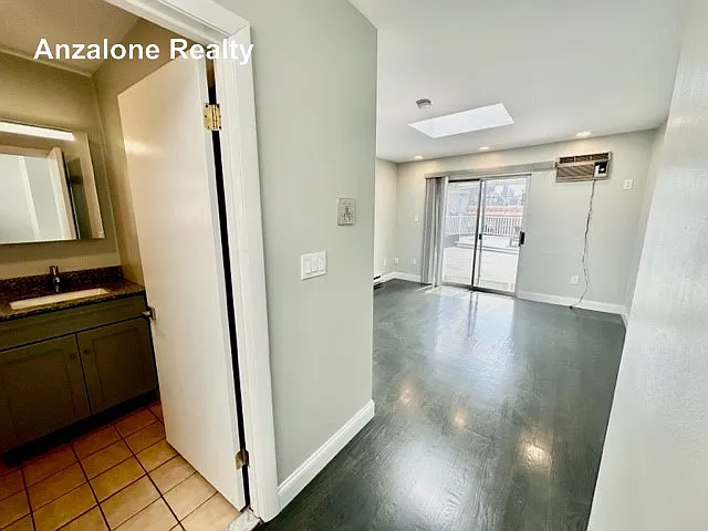 29 Charter St #5 — Photo 3