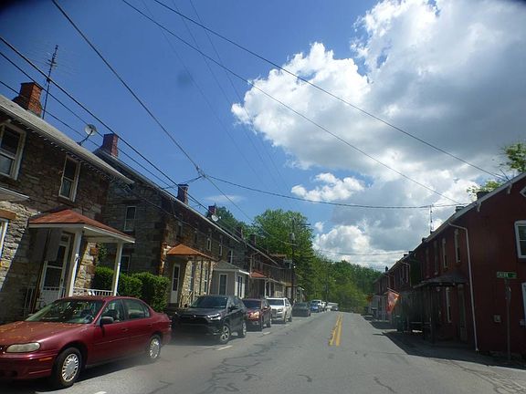 4th image of 353 Boyd St