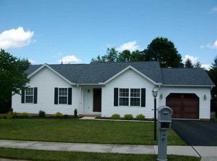 18 Ivy Cir, Hanover, PA 17331