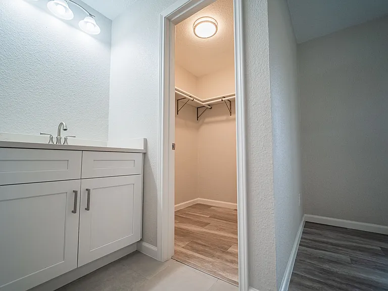 5866 Cliff Path — Photo 21