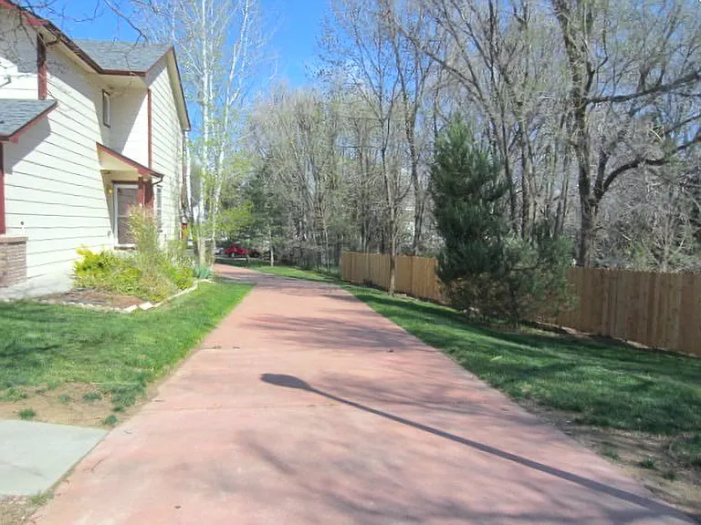 985 Winona Cir — Photo 3