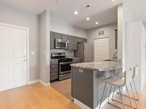 21 Hampshire Rd APT 212, Methuen, MA 01844