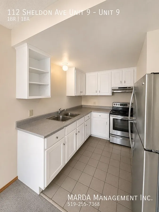 Cozy 1 Bed/ 1 Bath Unit In Chatham + Hydro — Photo 3