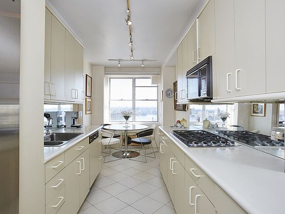 3rd image of 535 E 86th St #16F