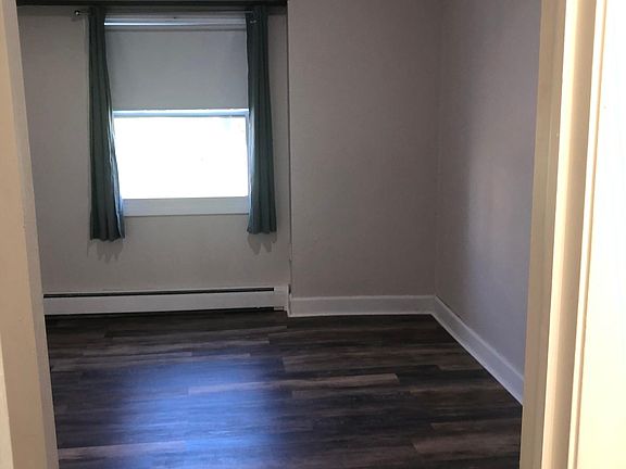 5th image of 429 N 12th Ave E