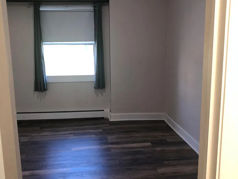 429 N 12th Ave E #MAIN FLOOR — Photo 5