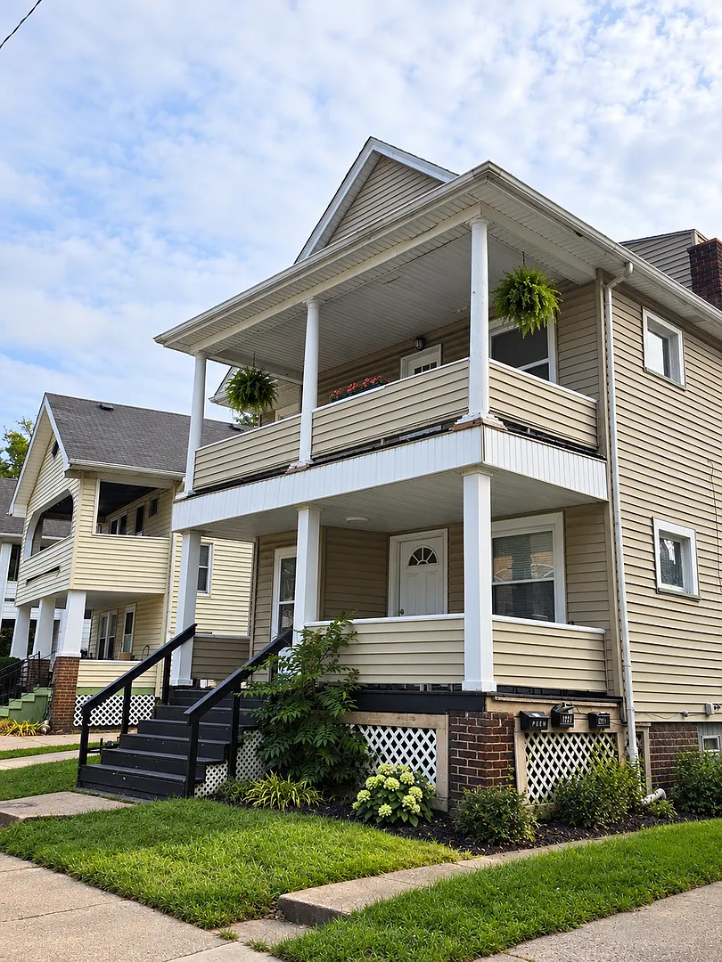 Idlewood Ave — Photo 1