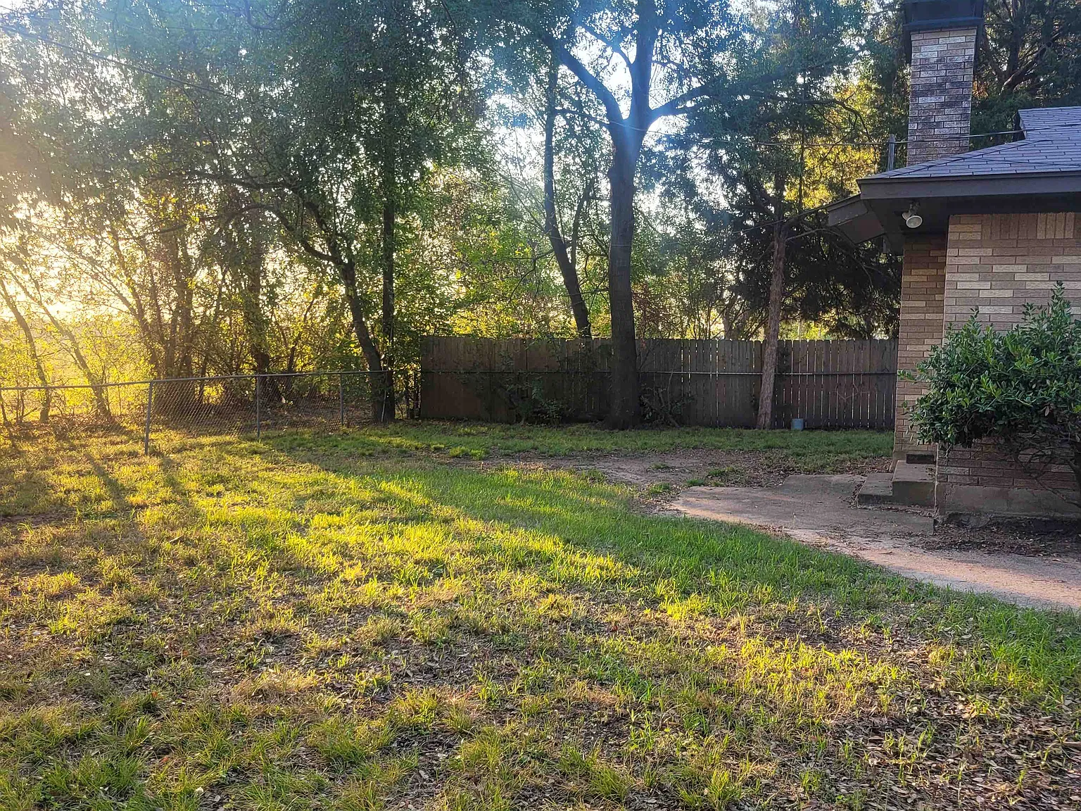 3 bed, 1.5 bath, 1509 sqft, $2,000 — Photo 4
