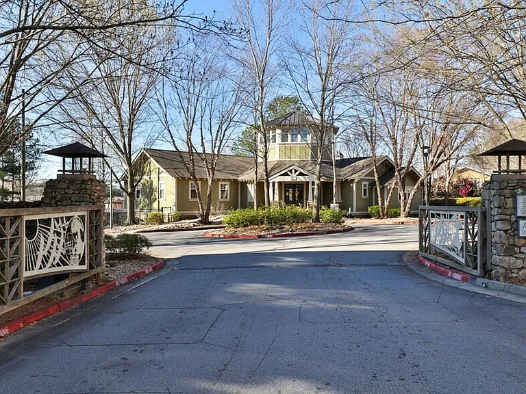 833-937 Old Greenville Hwy — Photo 1