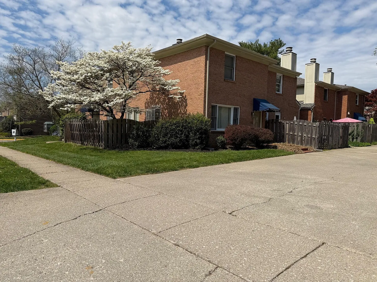2 bed, 1.5 bath, 784 sqft, $1,495 — Photo 1