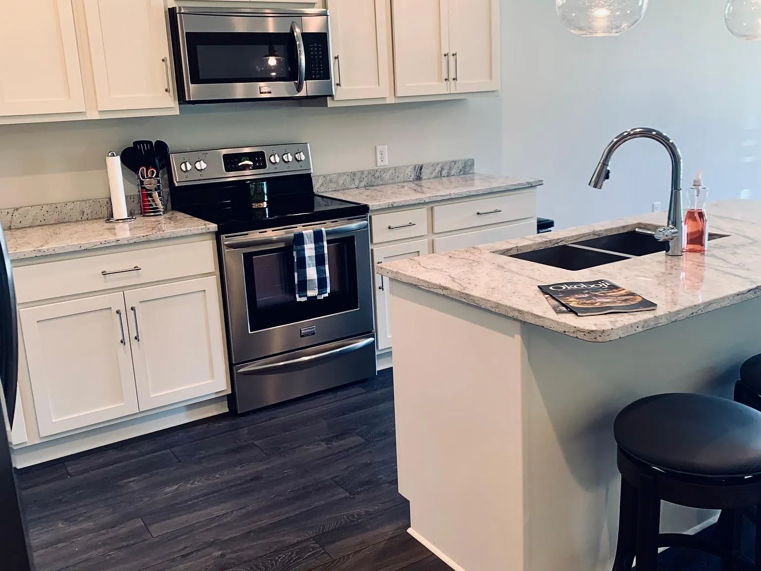 3 bed, 1500 sqft, $1,800 — Photo 2