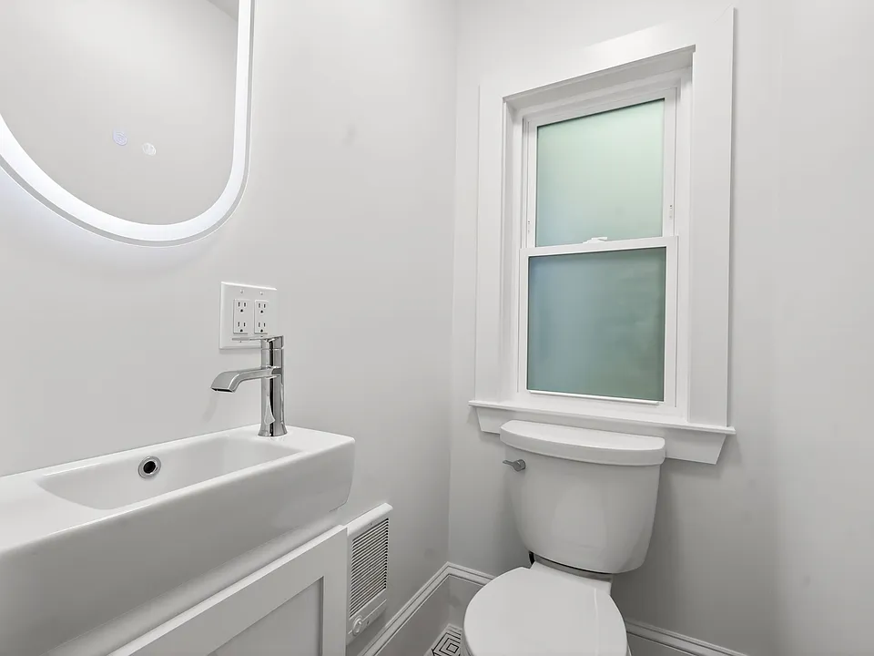 113 Woodstock St #2