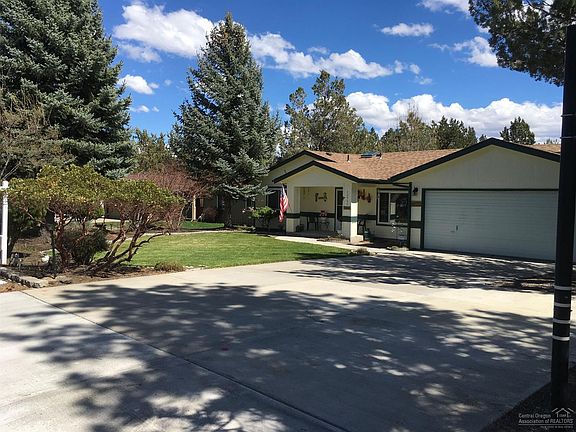 2nd image of 20963 SE Greenmont Dr