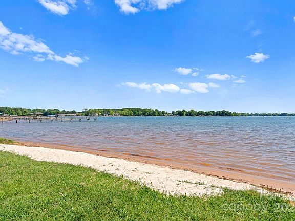 3rd image of 127 Surfside Ln #70