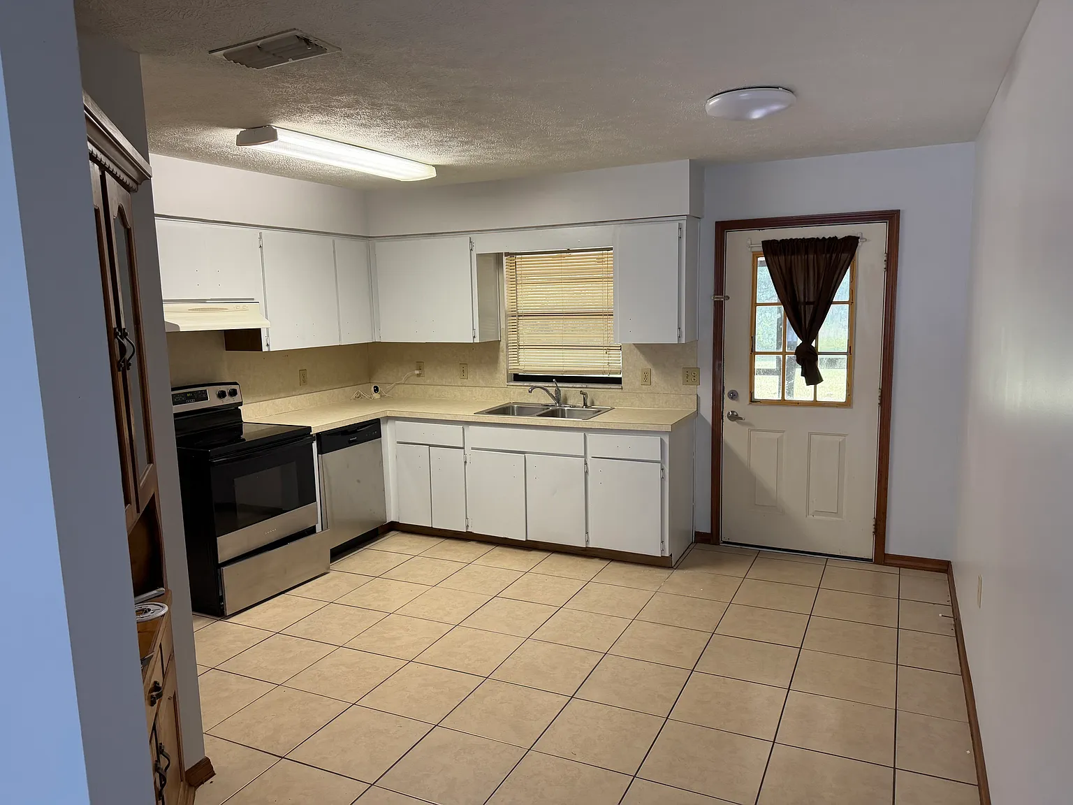 2 bed, 2.5 bath, 1440 sqft, $1,400 — Photo 2