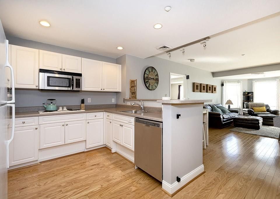 1st image of 10 Seaport Dr APT 2212
