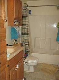 2nd image of 913 Castlewood Ave