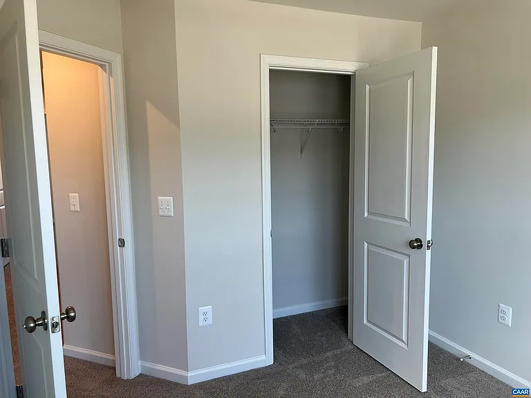 325 Willowshire Ct — Photo 17