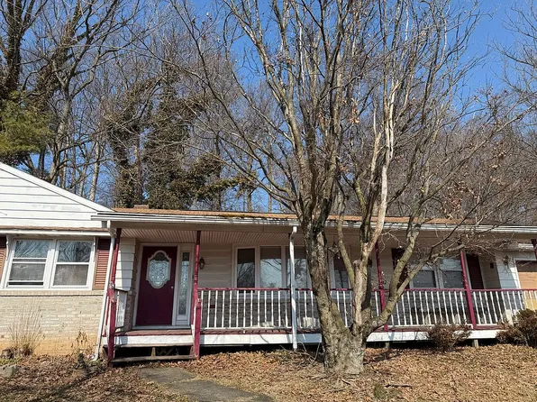 515 Pine Hill Dr, Pine Grove, PA 17963