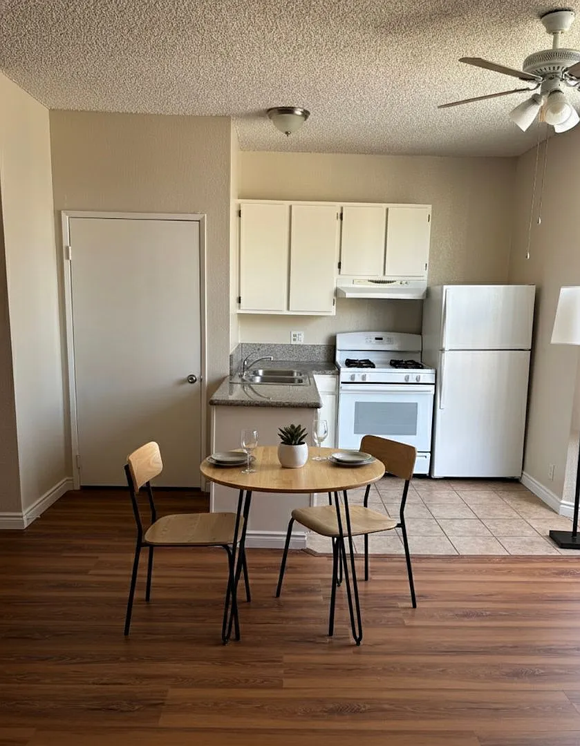 Spacious 1-Bed Apartments in Gated Tujunga Community — Photo 4