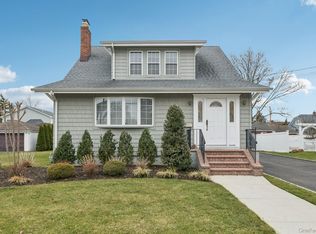 449 S 1st Street, Lindenhurst, NY 11757