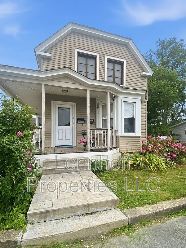 3 bed, 1.5 bath, $2,500 — Photo 1