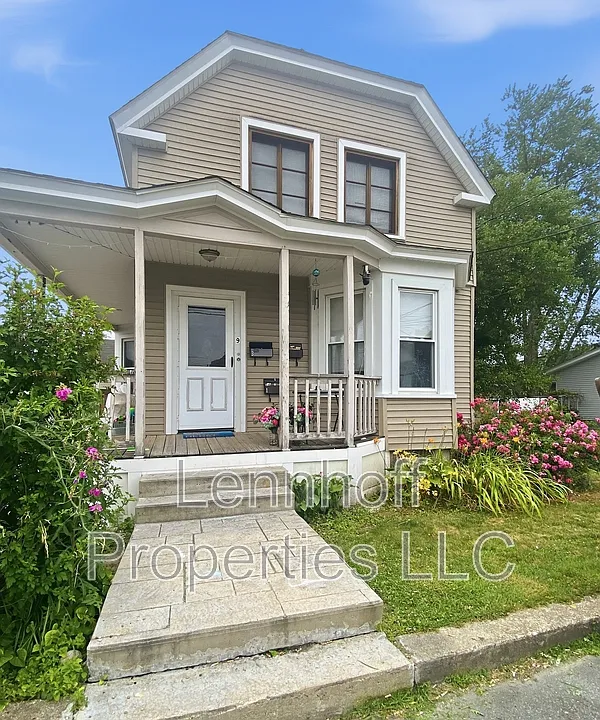 9 Lund St #1