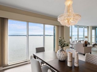 2120 Argyle Ave #1401, West Vancouver, BC