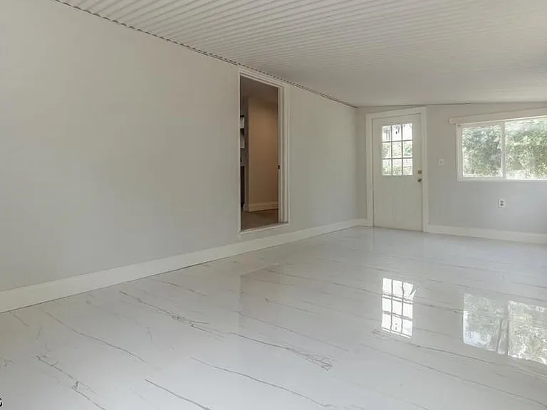 215 Delray Ave — Photo 9