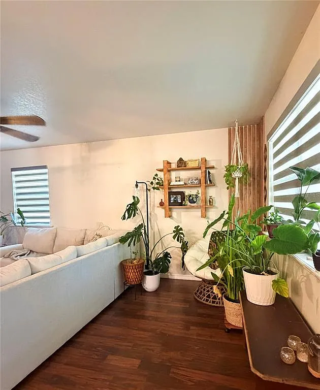 2 bed, 1.0 bath, 1505 sqft, $1,900 — Photo 2