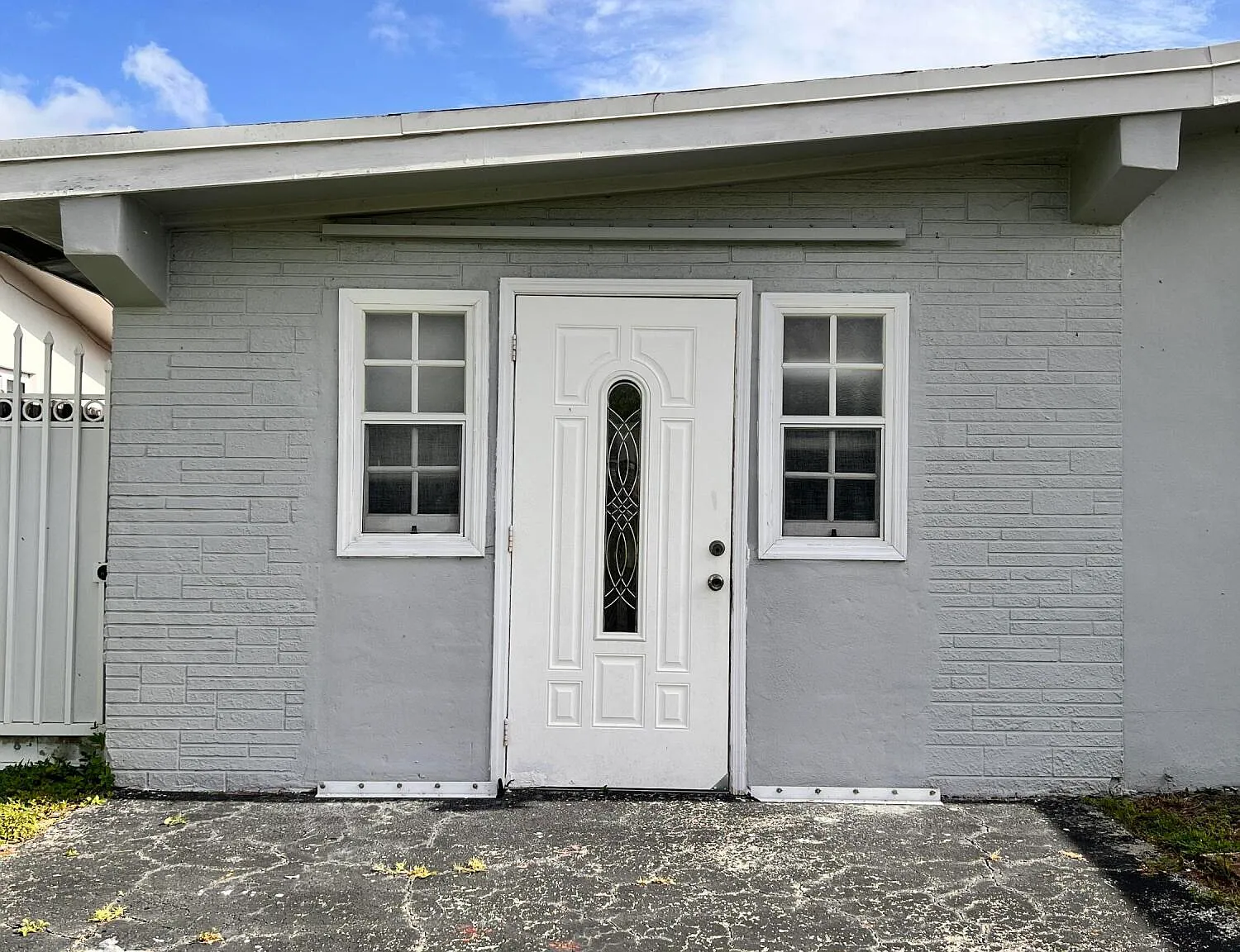3 bed, 2.0 bath, 1572 sqft, $1,200 — Photo 1