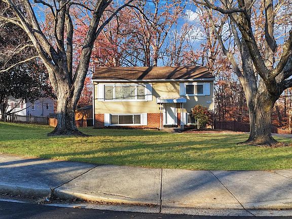 3rd image of 1916 Willow Ln
