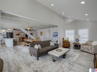 2419 W Shore Dr, Union, NE 68455