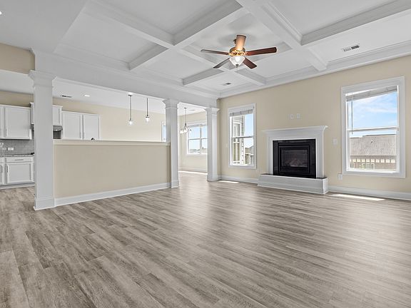5th image of 404 Mahonia Rd