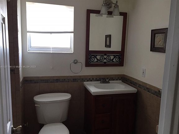 5th image of 400 Kings Point Dr APT 201