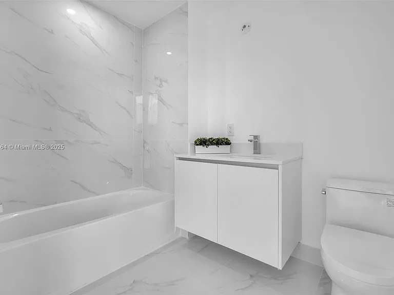 700 NE 24th St #4507 — Photo 36
