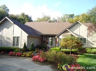 41650 Fallbrook Ct, Northville, MI 48167