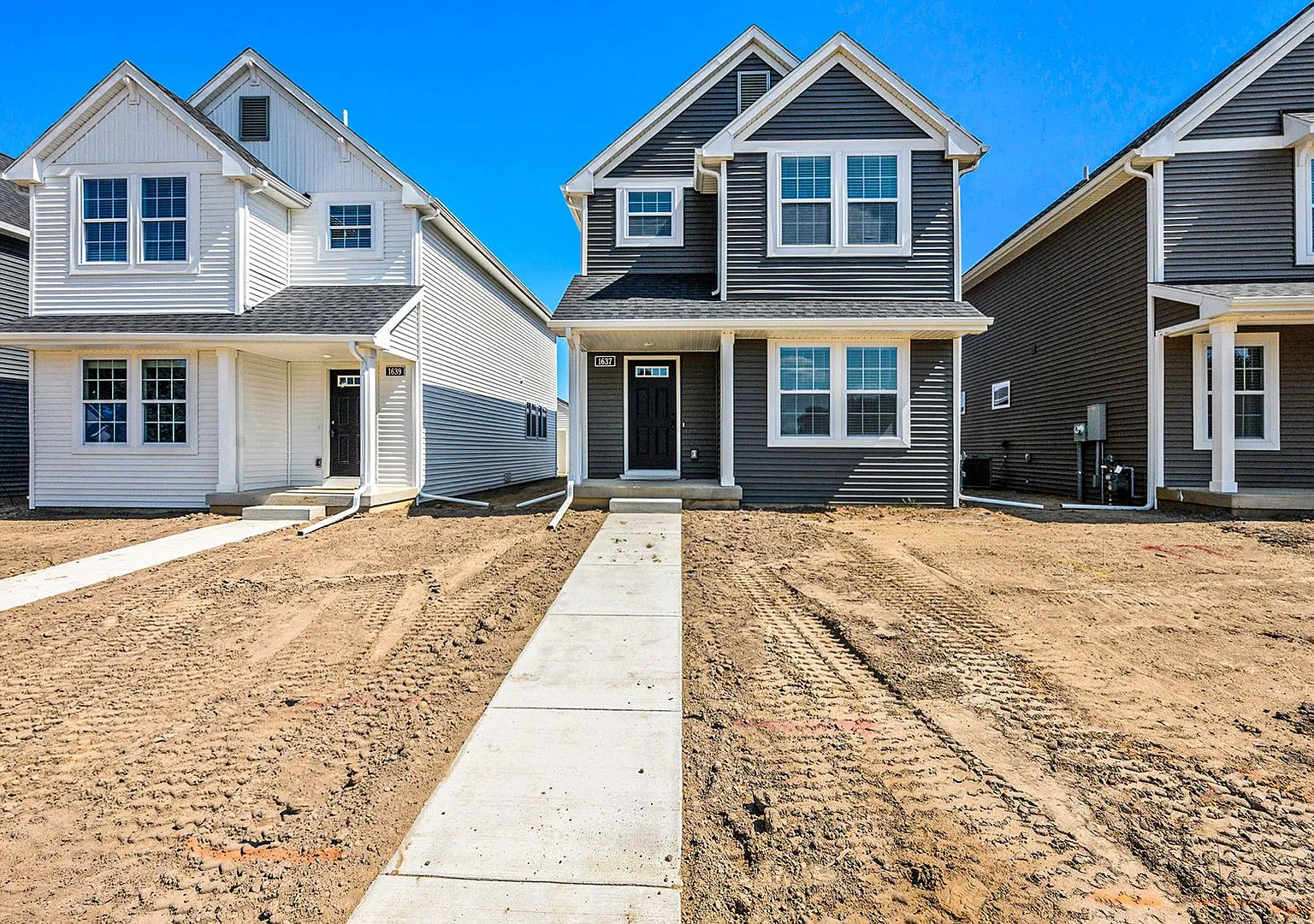 1 Month FREE Rent! Applied to Your First Full Month. Terms & Conditions Apply. — Photo 1