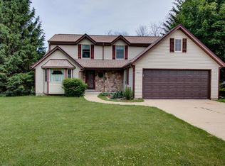 4224 S 124th St, Greenfield, WI 53228