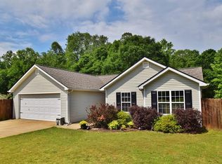 4526 Turning Leaf Dr, Gillsville, GA 30543